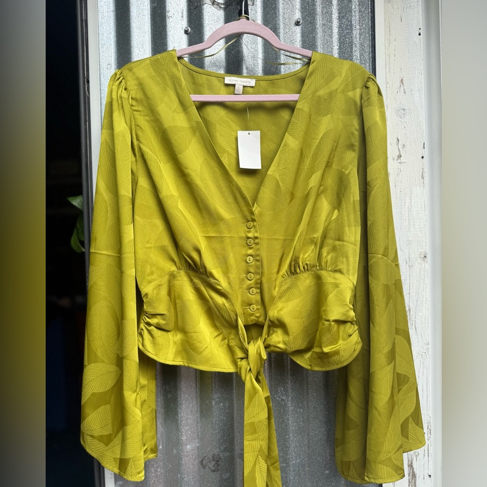 NWT Flying Tomato Jacquard WOVEN TOP in Kiwi, Cropped, Bell Sleeves